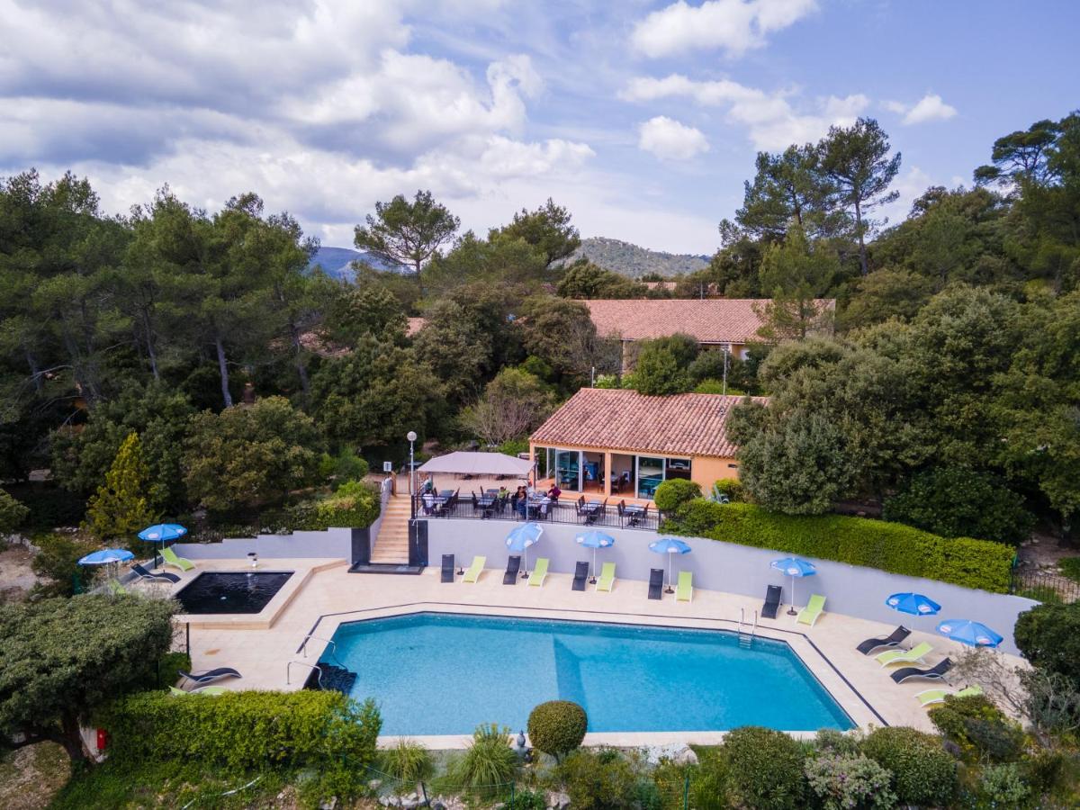 Les Arbousiers Village Hotel Provencal La Roquebrussanne Екстериор снимка