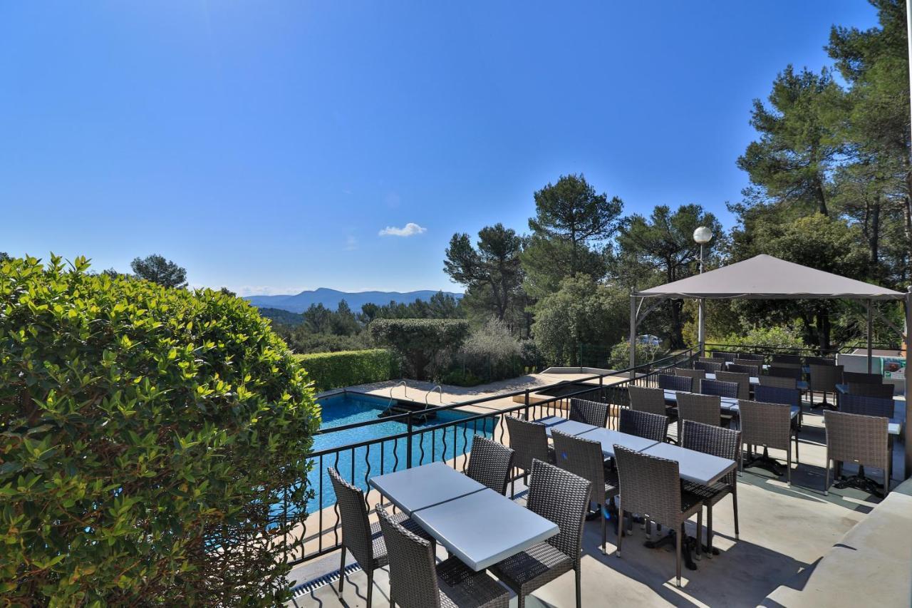 Les Arbousiers Village Hotel Provencal La Roquebrussanne Екстериор снимка