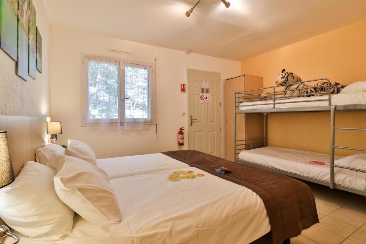 Les Arbousiers Village Hotel Provencal La Roquebrussanne Екстериор снимка