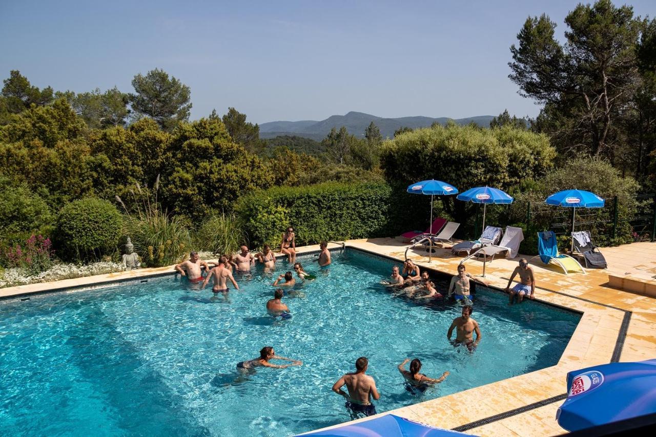 Les Arbousiers Village Hotel Provencal La Roquebrussanne Екстериор снимка