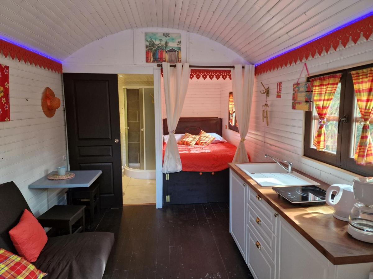 Les Arbousiers Village Hotel Provencal La Roquebrussanne Екстериор снимка