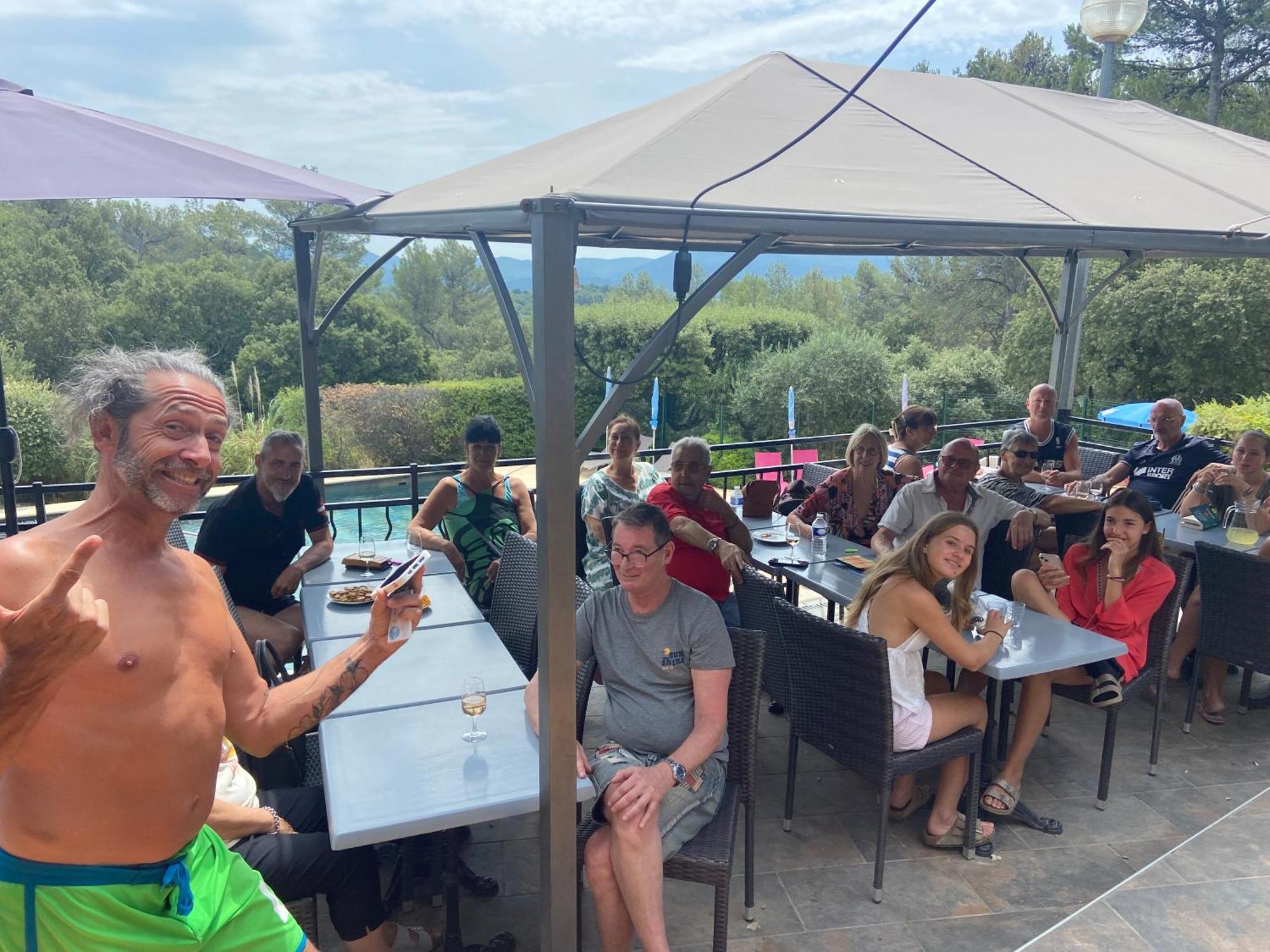 Les Arbousiers Village Hotel Provencal La Roquebrussanne Екстериор снимка