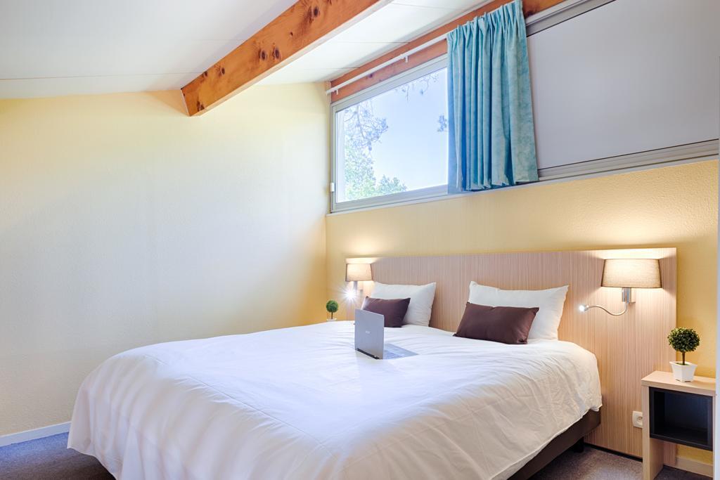 Les Arbousiers Village Hotel Provencal La Roquebrussanne Екстериор снимка