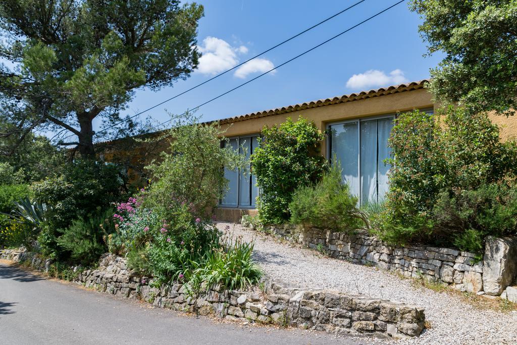 Les Arbousiers Village Hotel Provencal La Roquebrussanne Екстериор снимка