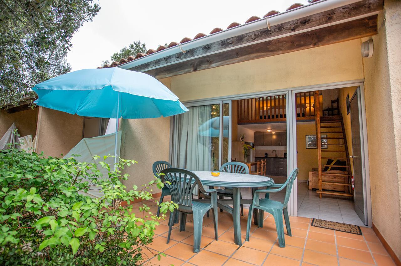 Les Arbousiers Village Hotel Provencal La Roquebrussanne Екстериор снимка